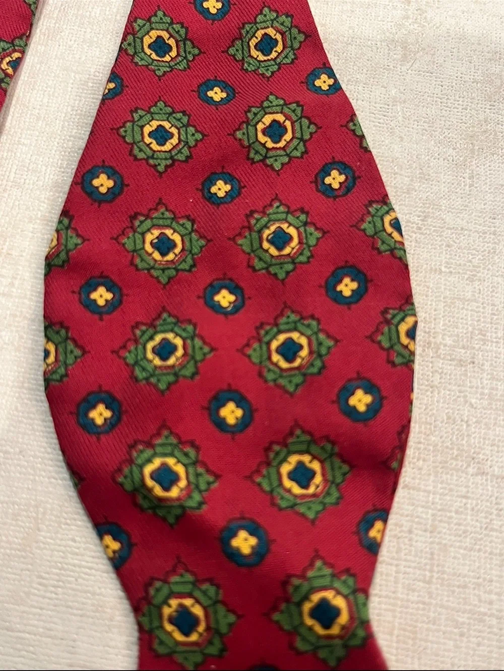 Vintage Classic Red Patterned silk Bow Tie. Made in England. Totally academia!